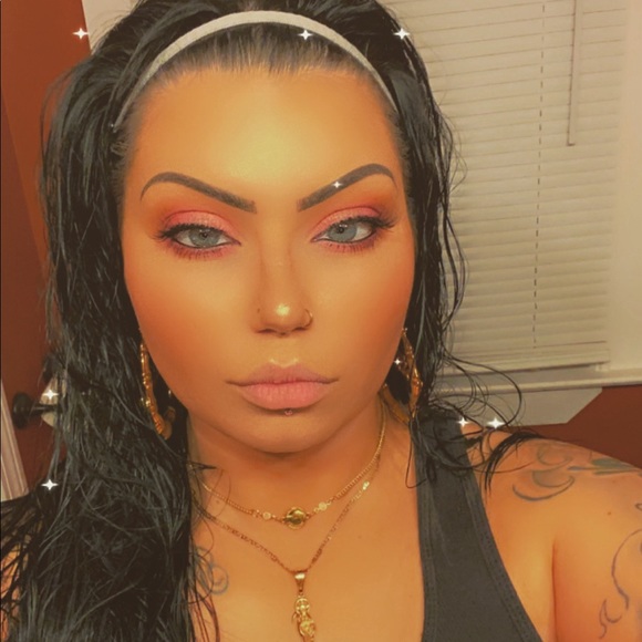 Meet your Posher, Felicia - Picture 1 of 7